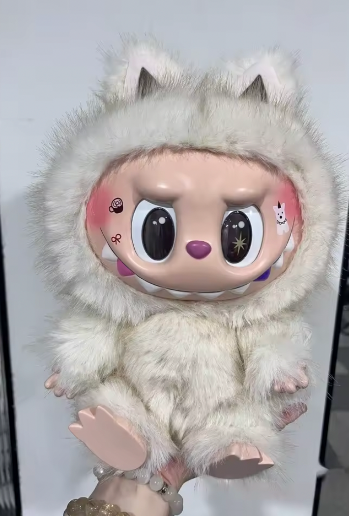 Labubu Geant blanc